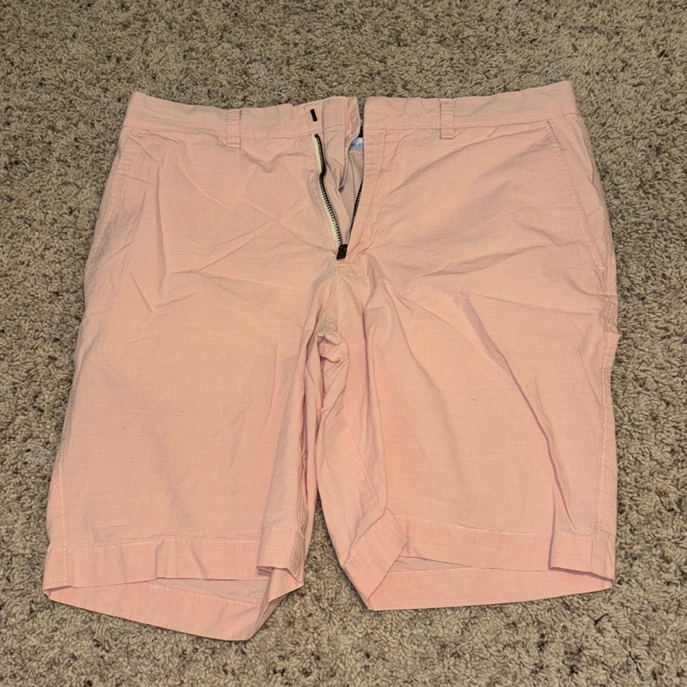 Men’s crew 33” pink shorts